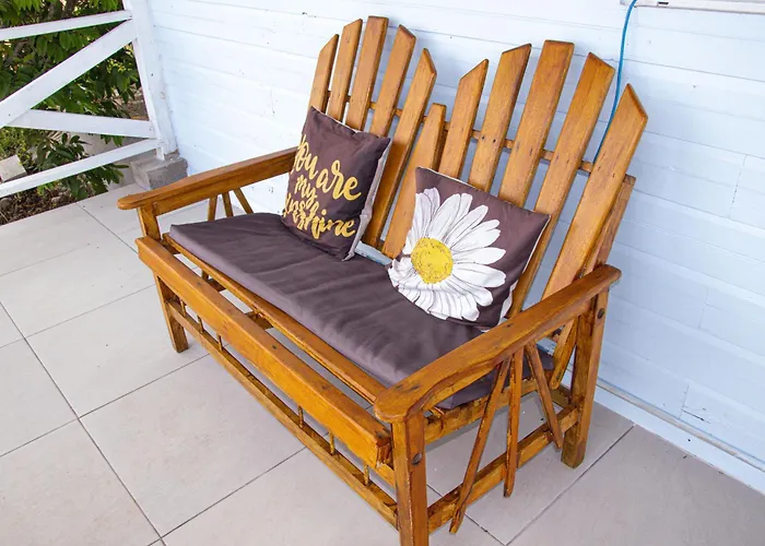 Sunshine Lodge: Your Away From *