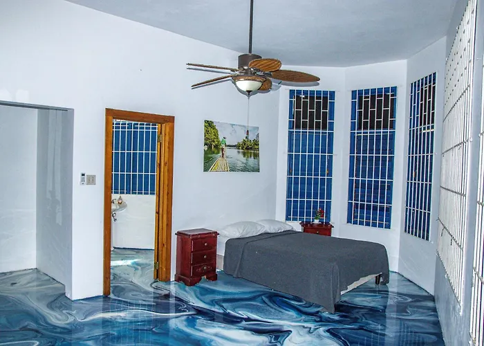 Sunshine Lodge: Your Away From *