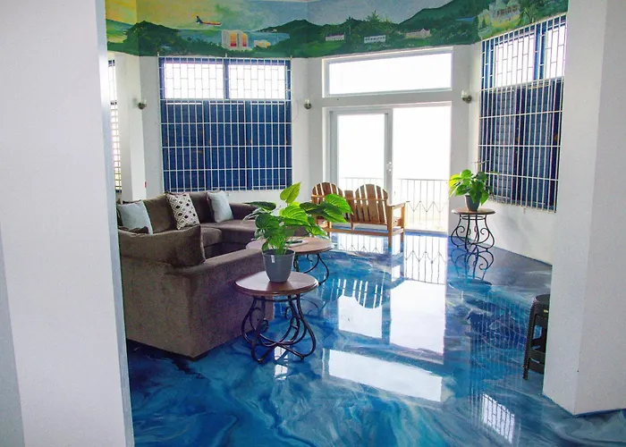 Sunshine Lodge: Your Away From Montego Bay