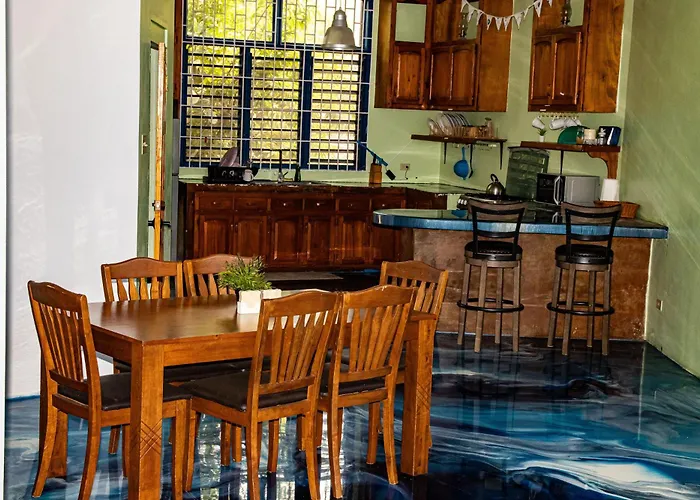 Sunshine Lodge: Your Away From * Montego Bay