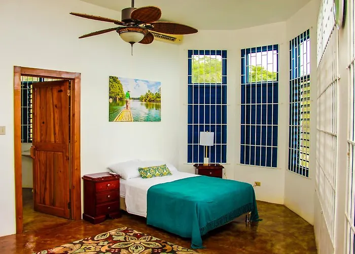Holiday home Sunshine Lodge: Your Away From *